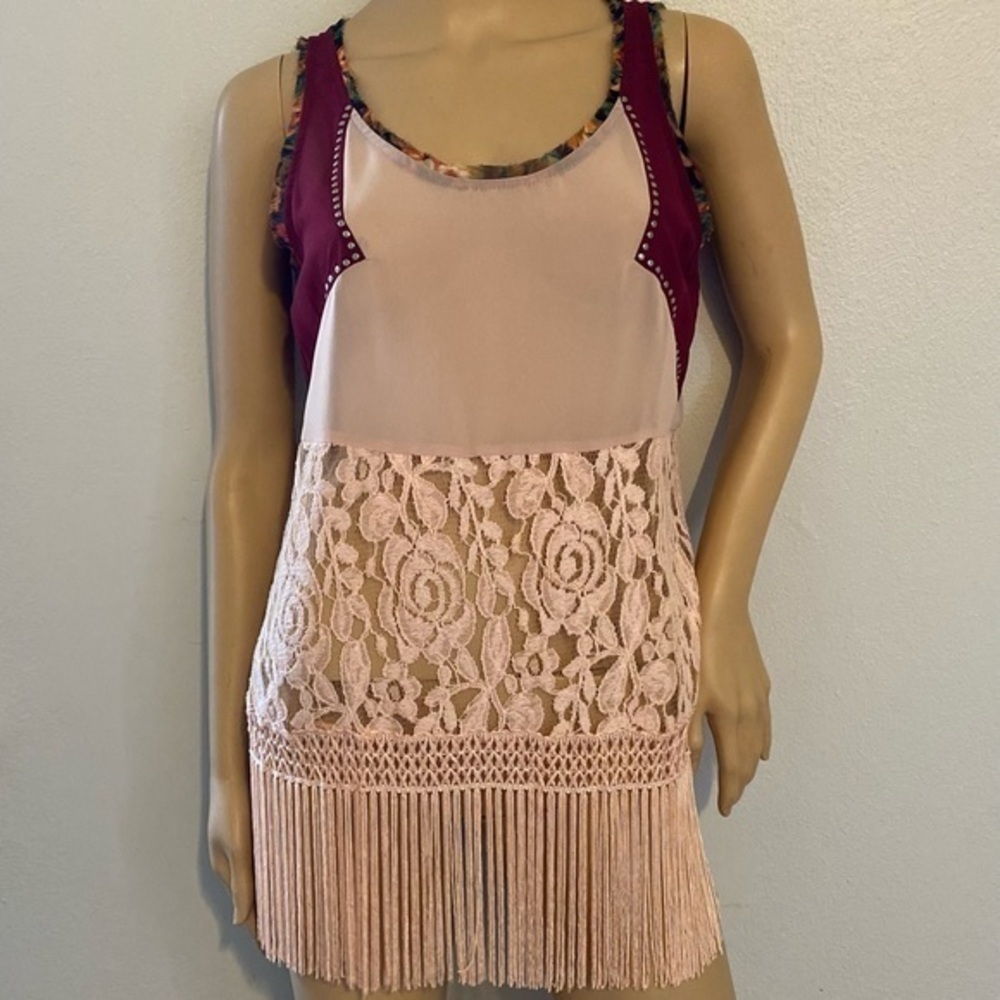 Gimmicks by BKE tassel lace top size S